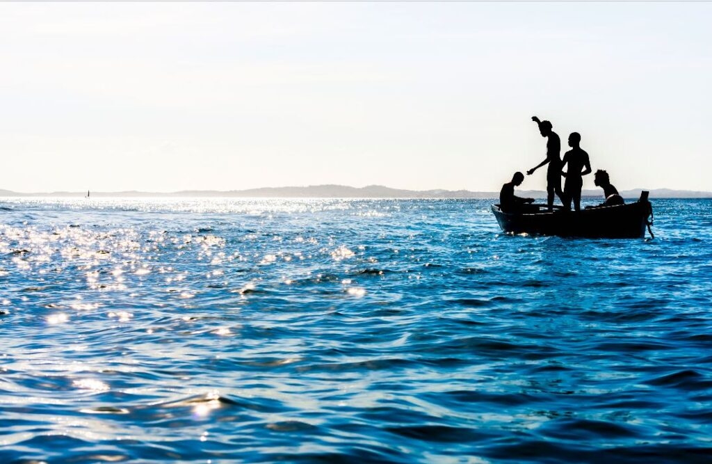 Mostra de Eduardo Moody foca na poesia da pesca artesanal