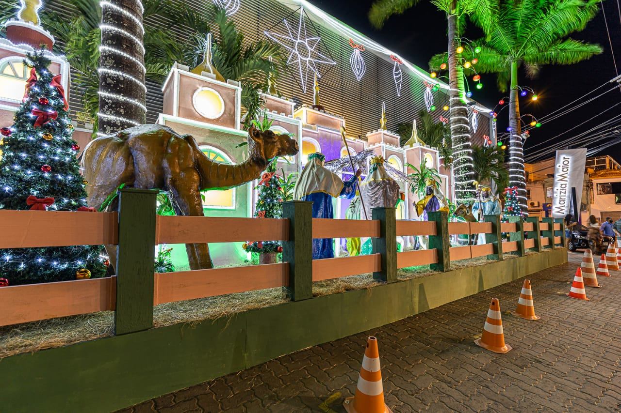 Decoração de Natal ao ar livre em Stella Maris segue como opção de lazer