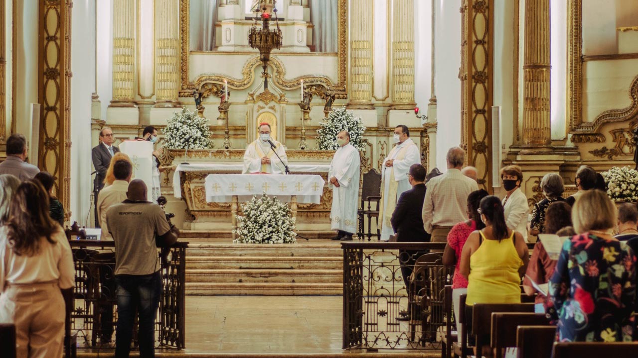 Casa Pia recebeu Missa Solene e apresentou acervo restaurado