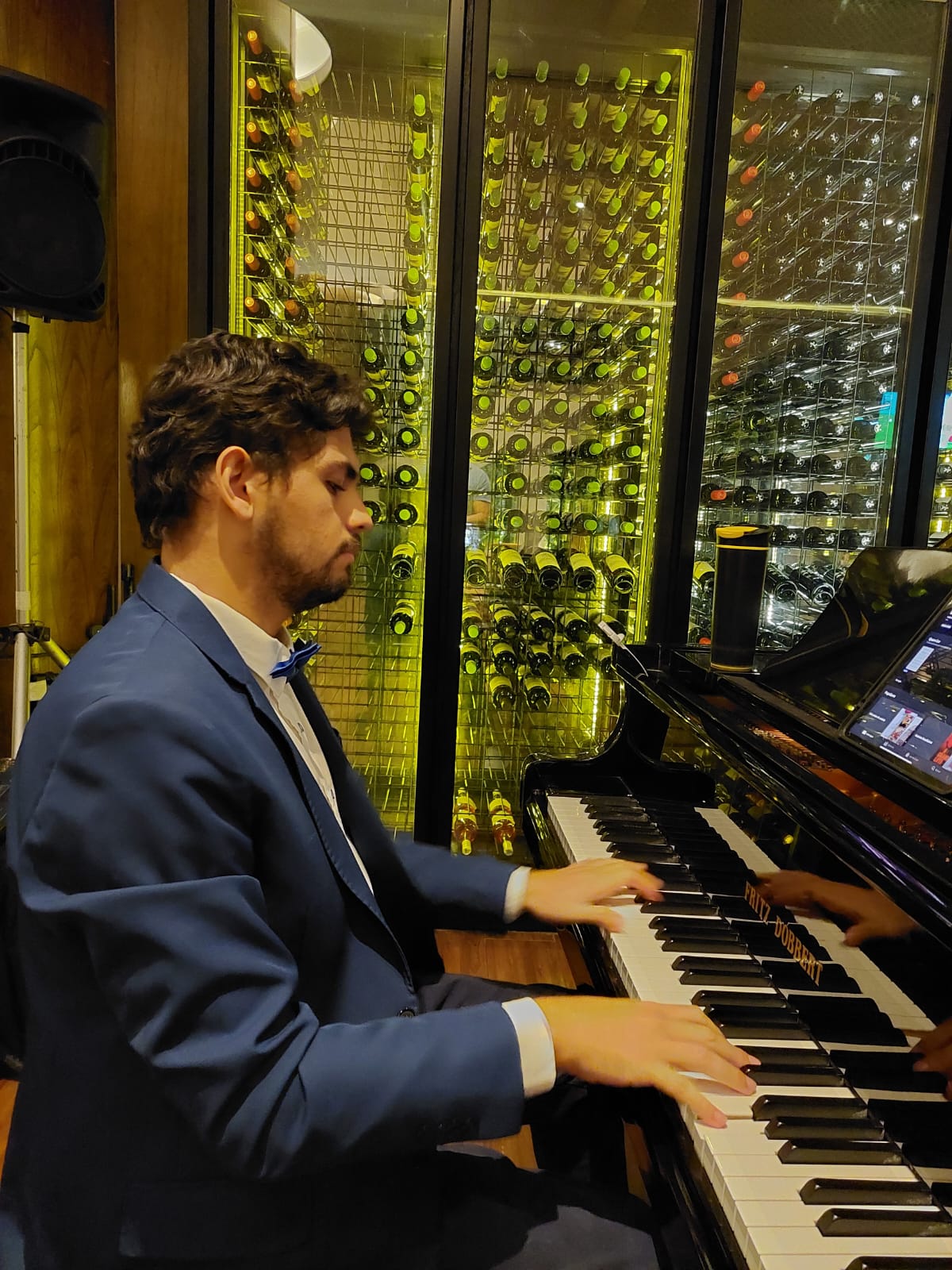 Pianista Tiago Lourenço estreia no Teatro Jorge Amado