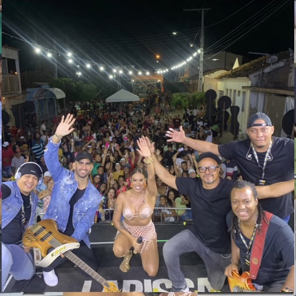 Larissa Mello faz a festa em Paramirim nesta segunda de Carnaval