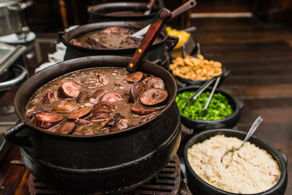 Revista Let’s Go Bahia realiza mais uma edição de sua famosa Feijoada