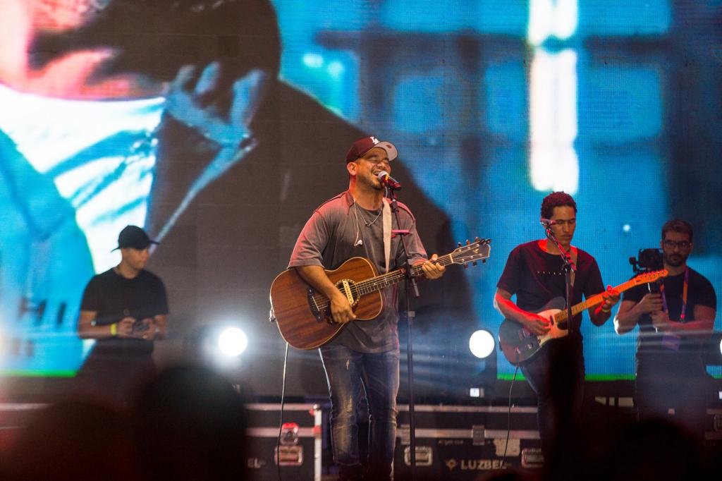 Após lançamento do single “Na Janela", cantor Mizael Mattos lança a nova música "Até Mais"